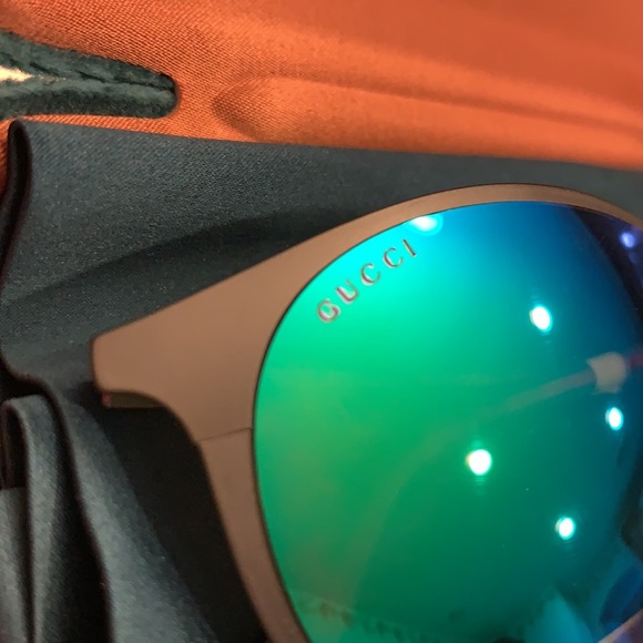 Gucci Sunglasses - Picture 11 of 11